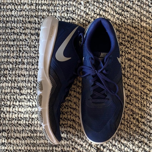 Like new Nike’s size 12 - Picture 4 of 5